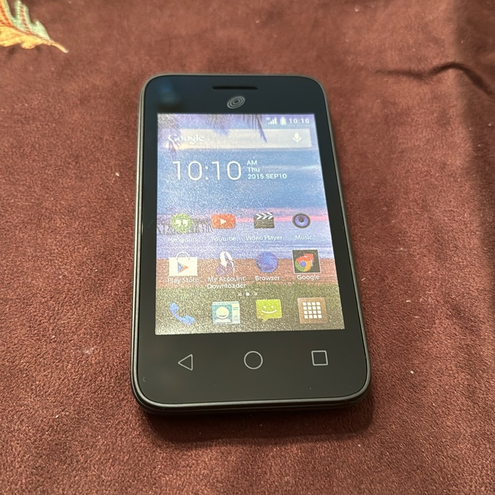 Play phone toy )doesn’t really work ) fake